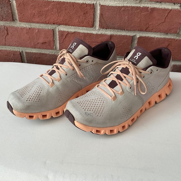 On Running Cloud Silver Peach Sneakers Size 8.5 Women’s - Picture 1 of 13